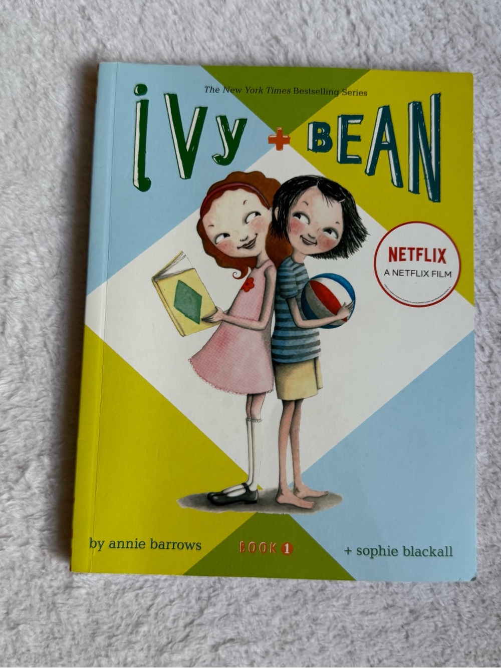 Ivy + Bean Book 1 by - Yellow & Light Blue Cover kids book
